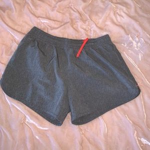 Sporty short pants!